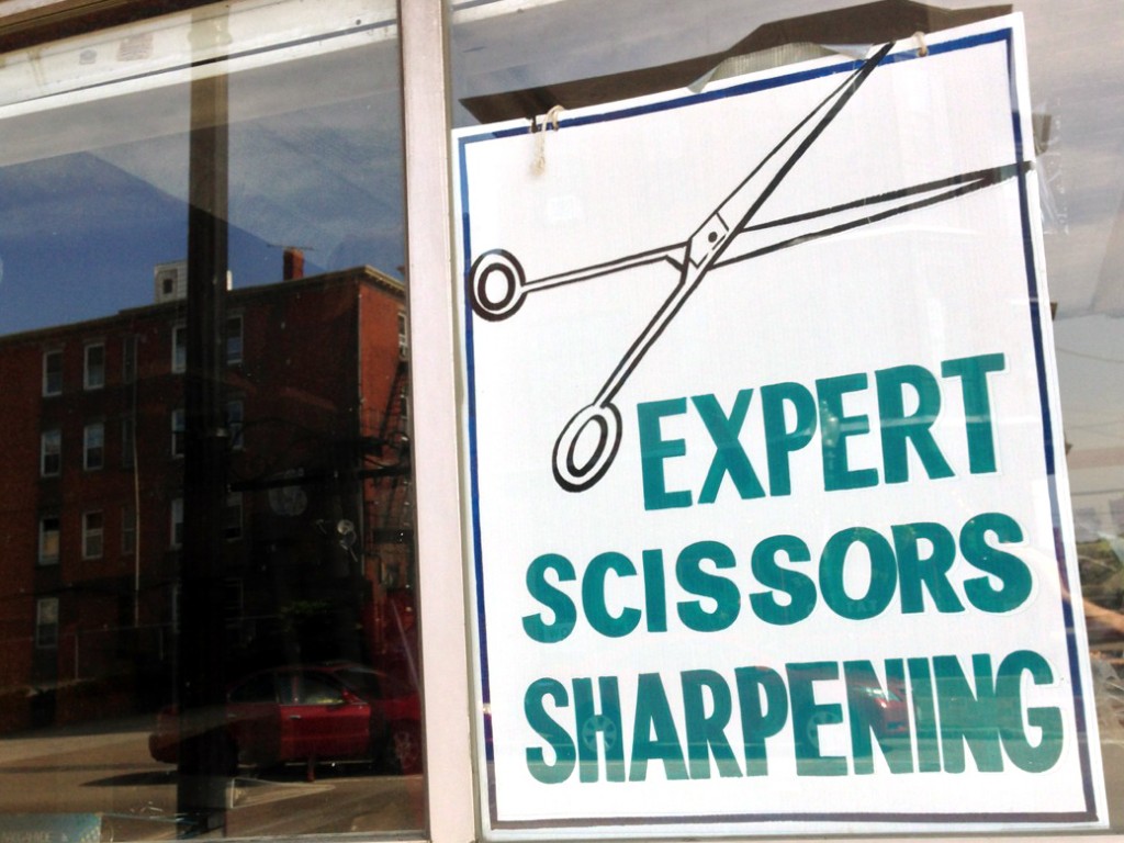 "EXPERT SCISSORS SHARPENING"