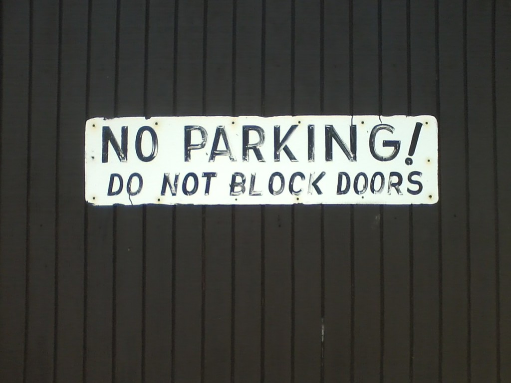 "NO PARKING! DO NOT BLOCK DOORS"