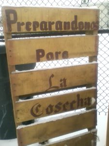 "Preparandonos Para La Cosecha" sign